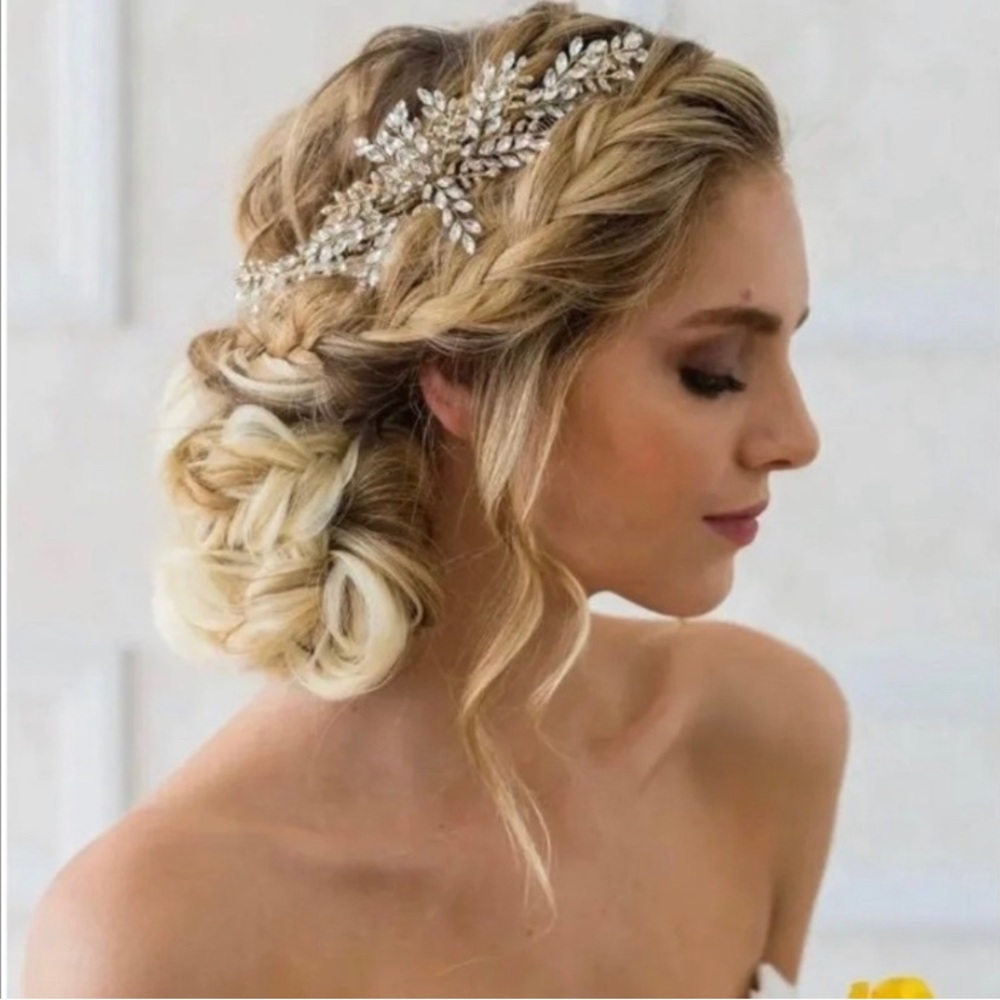 NWOT BRIDES & HAIRPINS HALO COMB WITH GENUINE OPALS AND SWAROVSKI CRYSTALS